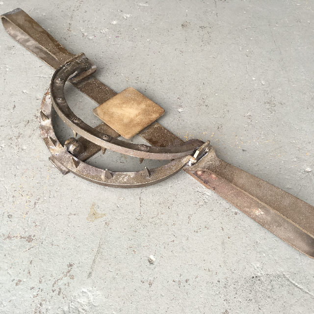 ANIMAL TRAP, Bear Trap Prop 95cm Long